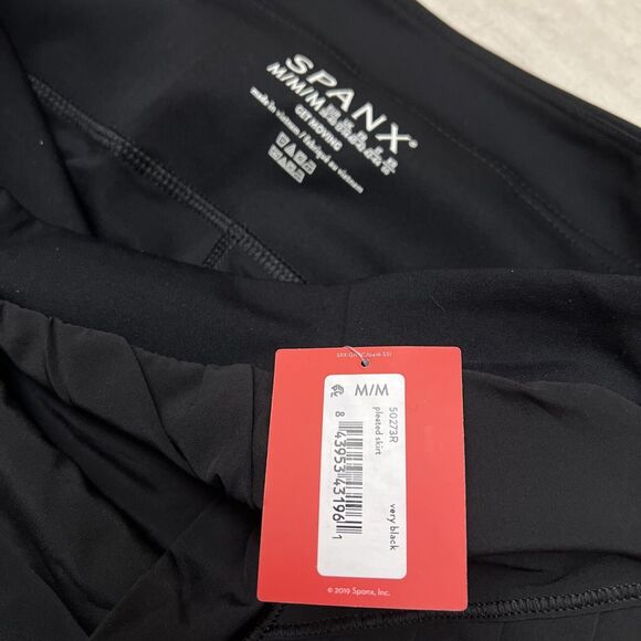 SPANX 50273R Womens Sz M Black Built-In Figure-Shaping Shorts Pleated Skort - Picture 9 of 9